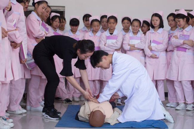 四川地區(qū)男生讀幼師學校好嗎好就業(yè)嗎